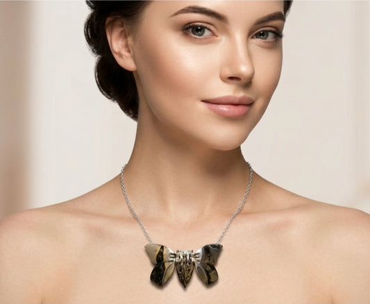 "The sacredness of feminine power" pendant in gold-plated brass