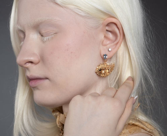 "Crocodile tears" earring in silver-plated brass