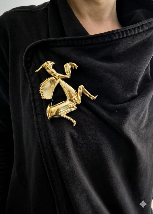 "Carnivorous mantis" silver-plated brass brooch